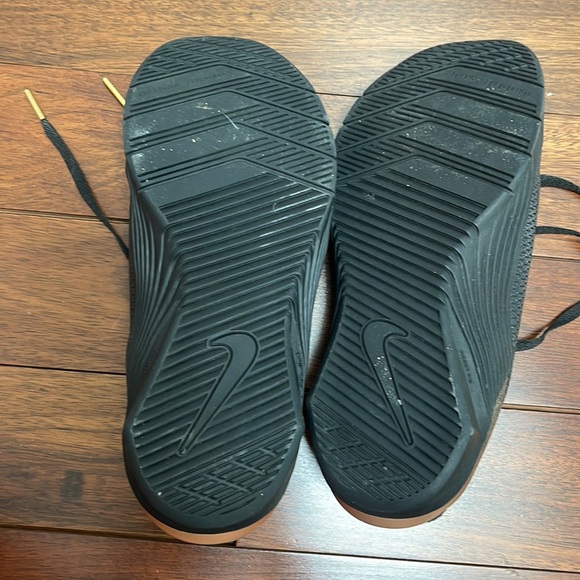 Nike black and rose gold detail pair of metcon série . As good as new. - Picture 4 of 4